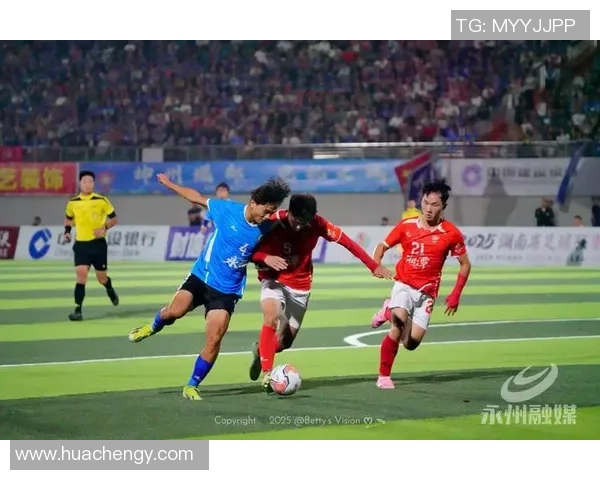 湘超足球联赛激战正酣 本土球队奋勇争先 展现拼搏精神与技术风采